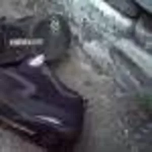 Хилисы  кроссовки со вставленными в них колёсами