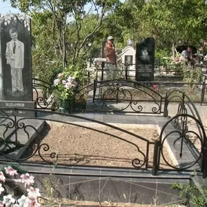ограды, бетонные площадки, памятники