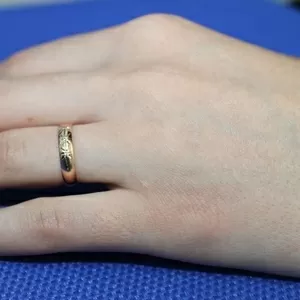 золотое кольцо c тремя осколками бриллианта