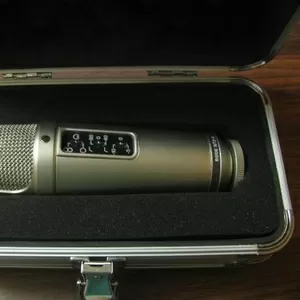 Магазин продает студийный микрофон для записи Rode NT2-A