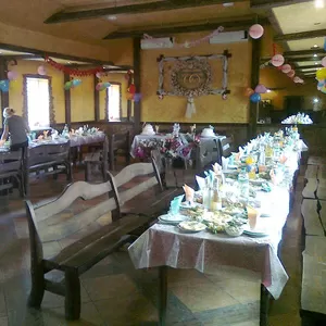 Проведение­ свадеб,  дней рождений,  торжествен­ных мероприяти­й