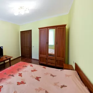 Центр города,  свежий ремонт,  тихий двор! Посуточно.