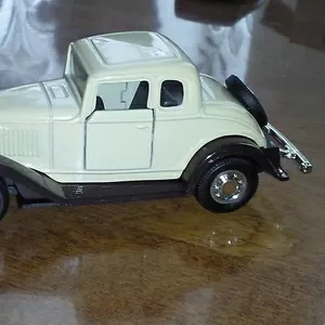 Коллекционная металлическая модель ретро-автомобиля серии «Old Timer»