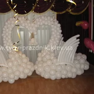 лебеди из воздушных шаров