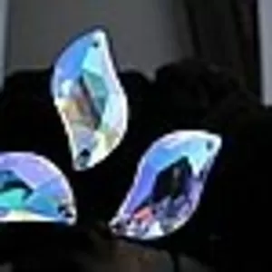 Розничная и оптовая продажа страз Swarovski,  DMC,  браслетов Shambala