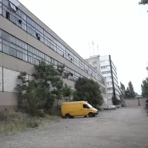 Продается 3-х этажное нежилое здание со стоянкой