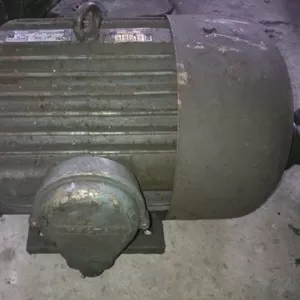 Продаю електродвигуни
