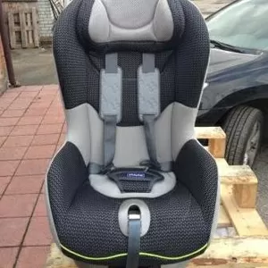 Продам автомобильное детское кресло Chicco б/у.