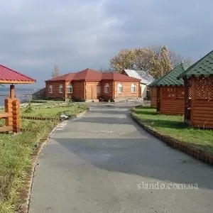 Дом-сруб с русской баней на берегу Днепра