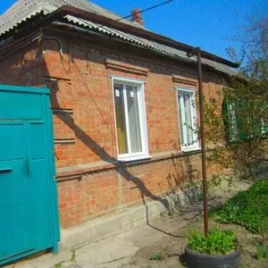 Продаётся пол дома 61 м2,  на берегу моря.