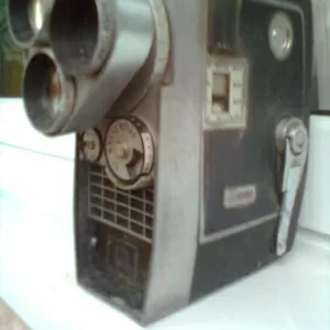 Старая кинокамера