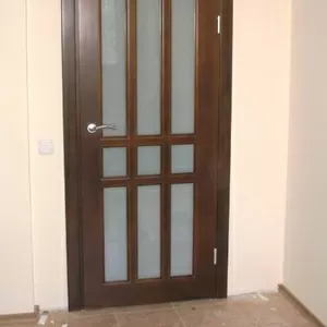 Межкомнатные двери из массива дерева.