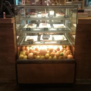 Продам кондитерскую витрину бу C-09 PN-w COLD для кафе