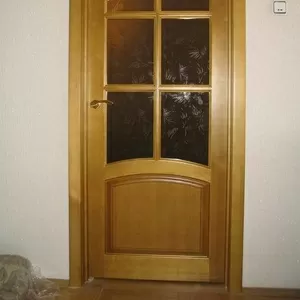 Изготовление дверей и лестниц из дерева.
