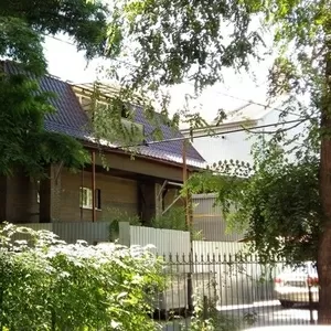 Продам отдельно стоящее  здание 440 м кв в трех этажах в центре