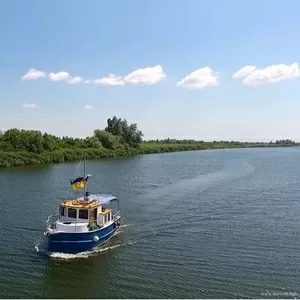 Аренда яхты в Херсоне. Прогулки по Днепру на яхте. Яхта напрокат