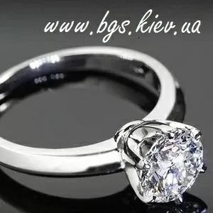 Классическое помолвочное кольцо белое золото с бриллиантом 