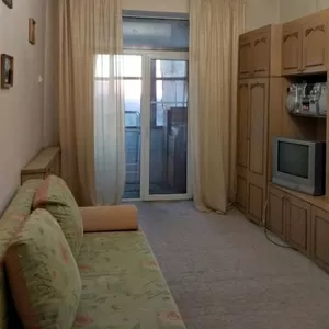 Продам отличную 3-комнатную сталинку на Универсальной 