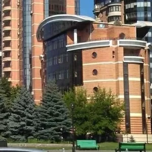Здание отдельностоящее на Печерске в Киеве.