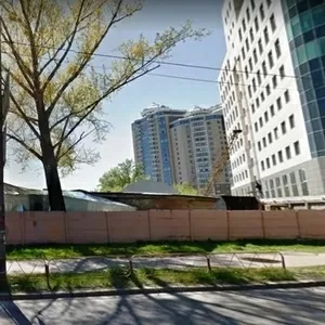 Земельный участок 65 соток,  огорожен забором в Киеве.