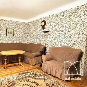 Продажа квартира с тремя спальнями,  кирпичный дом по ул. Войкова,  