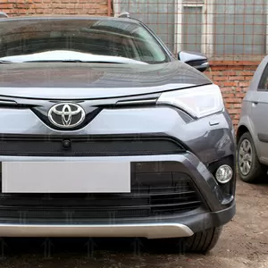 Решетку в бампер (защита) для Toyota Rav 4 2017-2018 (серебро,  черная)