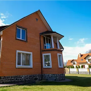 Продам затишний будинок біля лісу,  територія 20 соток,  4 км від Луцька