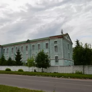 Продам комерційне приміщення (колишня казарма,  коледж)