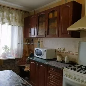 Продается 3-х ком. кварт. в центре Василькова ул. Декабристов,  1