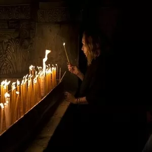 Иерусалим. Возжжение Свечи в храме Гроба Господня