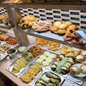 На постійну роботу потрібні кухар,  помічник кухаря.