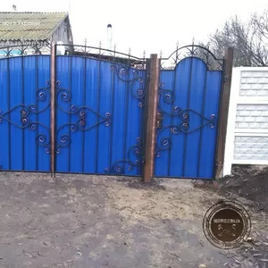 Ворота распашные кованые с профнастилом  и калиткой 