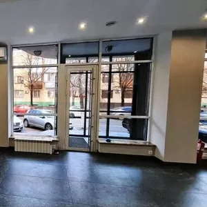 Аренда помещения,  фасад,  1 этаж,  ул. Московская,  Печерск,  Киев.