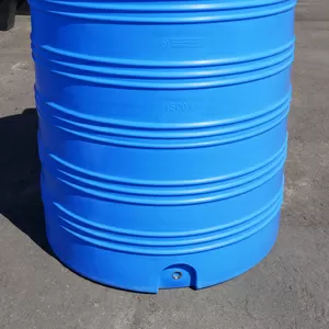 Емкость вертикальная пластиковая на 1500 литров