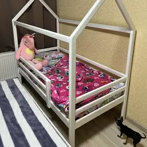 Дитяче ліжко-будиночок