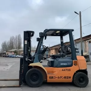 Автонавантажувач вилковий Toyota,  вагонник,  з бічним зміщенням.