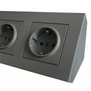 Кутова накладна розетка Simon 55 CornerBox 2x220