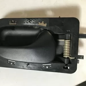 Бу ручка правой двери внутренняя Renault Laguna 1,  7700823285.