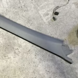 Бу накладка передней правой стойки Renault Laguna 1,  7700820729