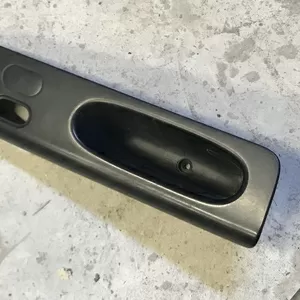 Бу корпус кнопки стеклоподъемника правой двери Renault Laguna 1,  7701672458