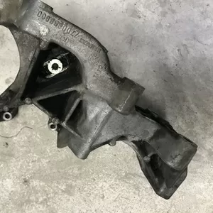 Бу кронштейн генератора Renault Laguna 1,  7700868800