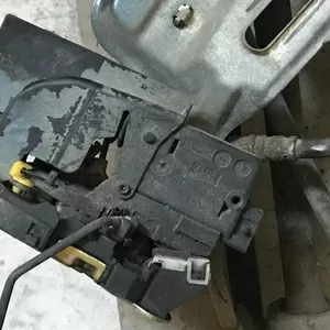 Бу замок двери передней правой Renault Laguna 1,  7701045755