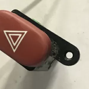 Бу кнопка аварийной сигнализации Renault Laguna 1,  7700822955,  822955