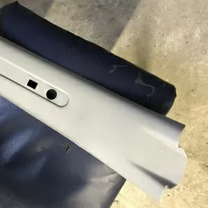 Бу верхняя правая накладка средней стойки Renault Laguna 1,  7700821291