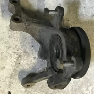 Бу поворотный кулак левый Renault Laguna 1,  без ABS,  7700423102,  23 шлица.