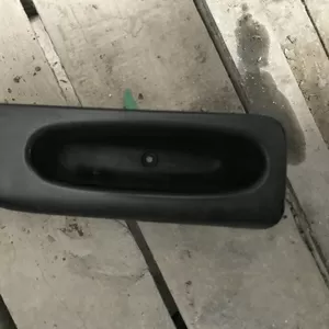 Бу ручка закрытия двери задняя правая Renault Laguna 1,  7700875650,  7700822340