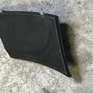 Бу защитная сетка динамика правая 7700824910 Renault Laguna 1
