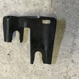 Бу кронштейн крепления тросов КПП JR5 Renault 8200082266