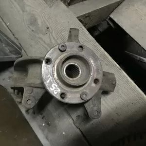 Бу поворотный кулак с ступицей левый 25 шлицов Renault 8200297028 Megane Scenic 2