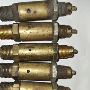 120-3513050 Клапан запобіжний регулювання тиску повітря ЗІЛ,  МАЗ,  ЛАЗ,  КАЗ